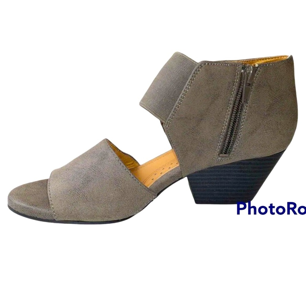Dylan natural soul by Naturalizer grey suede sandal